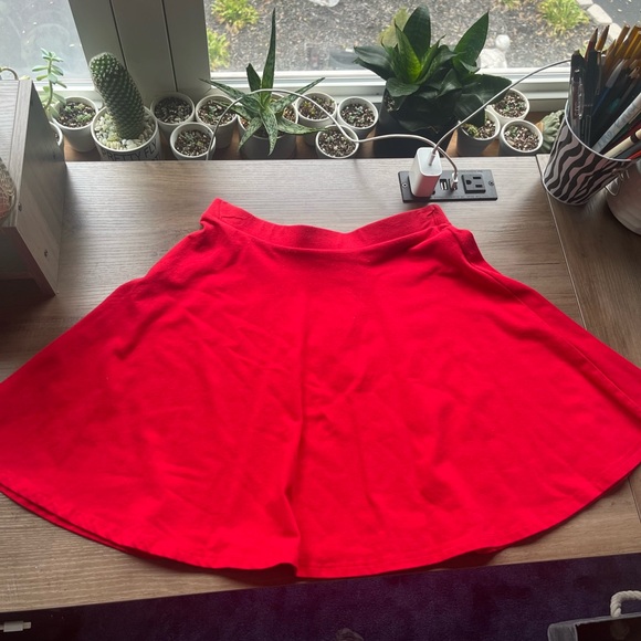 Red skater skirt - Picture 1 of 3